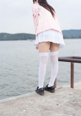 亚洲露露国产av高清_720超清免费观看